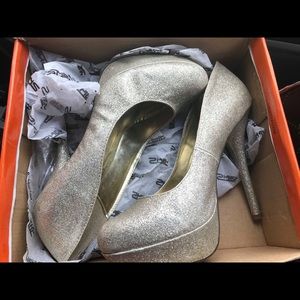 9.5 stiletto heals gold glitter